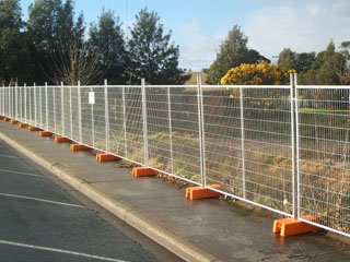 移動(dòng)護(hù)欄網(wǎng)